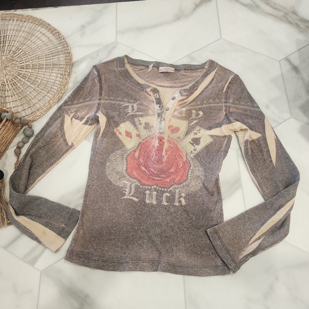 [ Ivy] Women's size Medium, cutest ever long sleeve "Lady Luck" ♣️🃏👑♠️♣️🌹